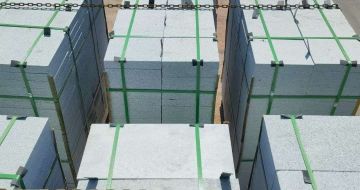 重庆 芝麻白花岗岩5公分地铺石 花岗岩厂家工厂装车日常