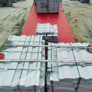 重庆 芝麻白仿形加直形路沿石出货日常