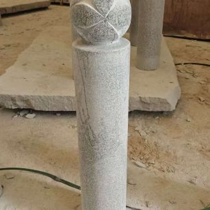 重庆 芝麻白花岗岩石材挡车石柱、停车柱、圆柱挡车柱、方柱挡车柱等