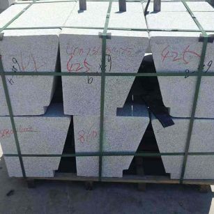 重庆 芝麻白异形坐凳，石凳