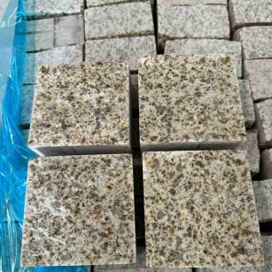 重庆 黄金麻花岗岩自然面小方块，弹石，马蹄石等