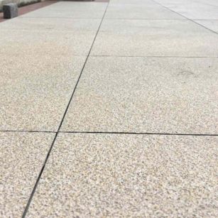 重庆 黄金麻花岗岩石板材荔枝面地面铺装效果