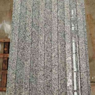 重庆 芝麻白花岗岩荔枝面雕刻盲道，盲条