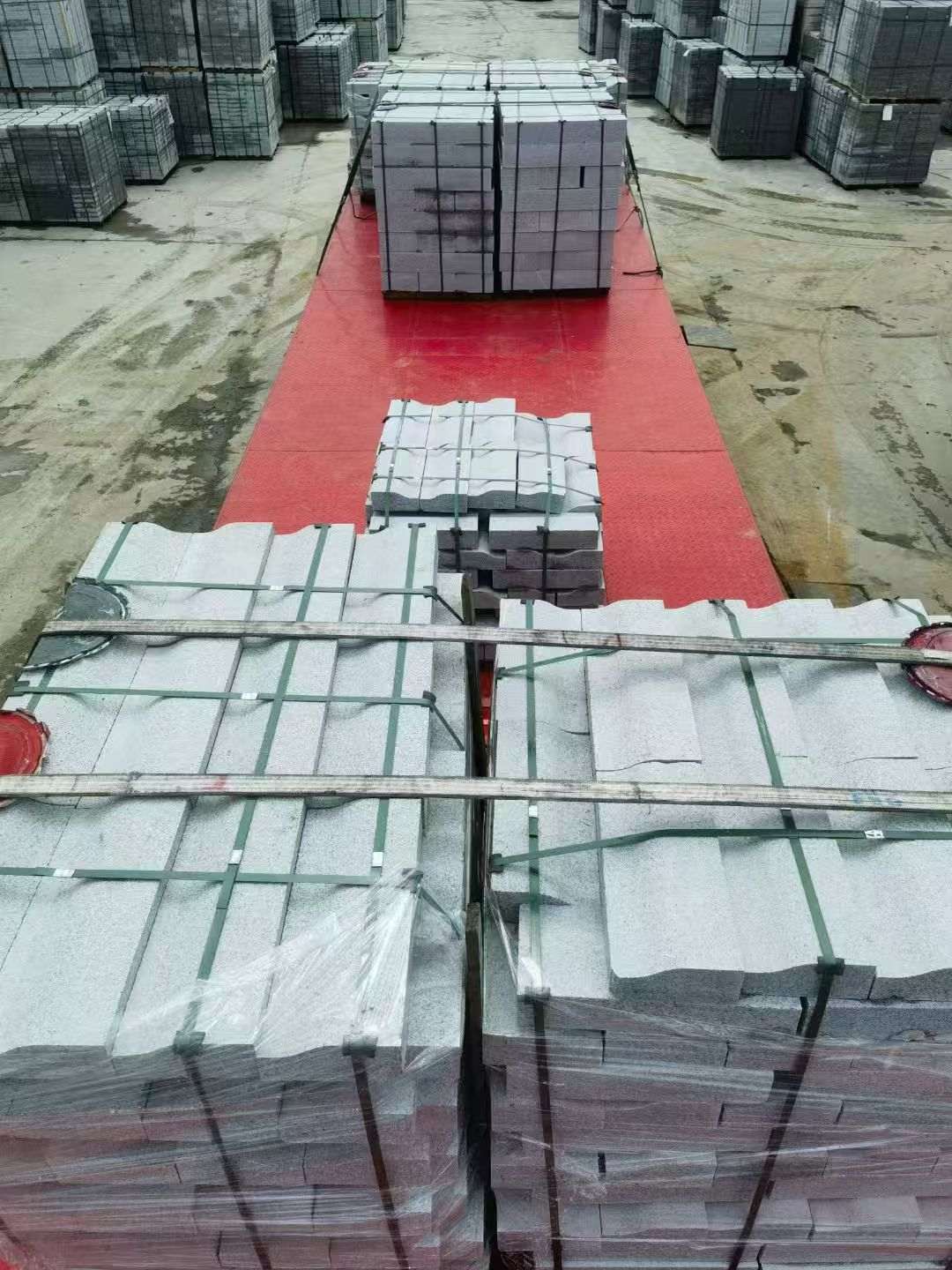 重庆 芝麻白仿形加直形路沿石出货日常