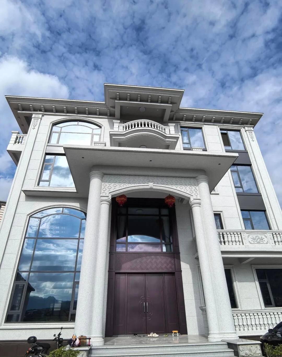 重庆白麻别墅外墙干挂石材效果示例