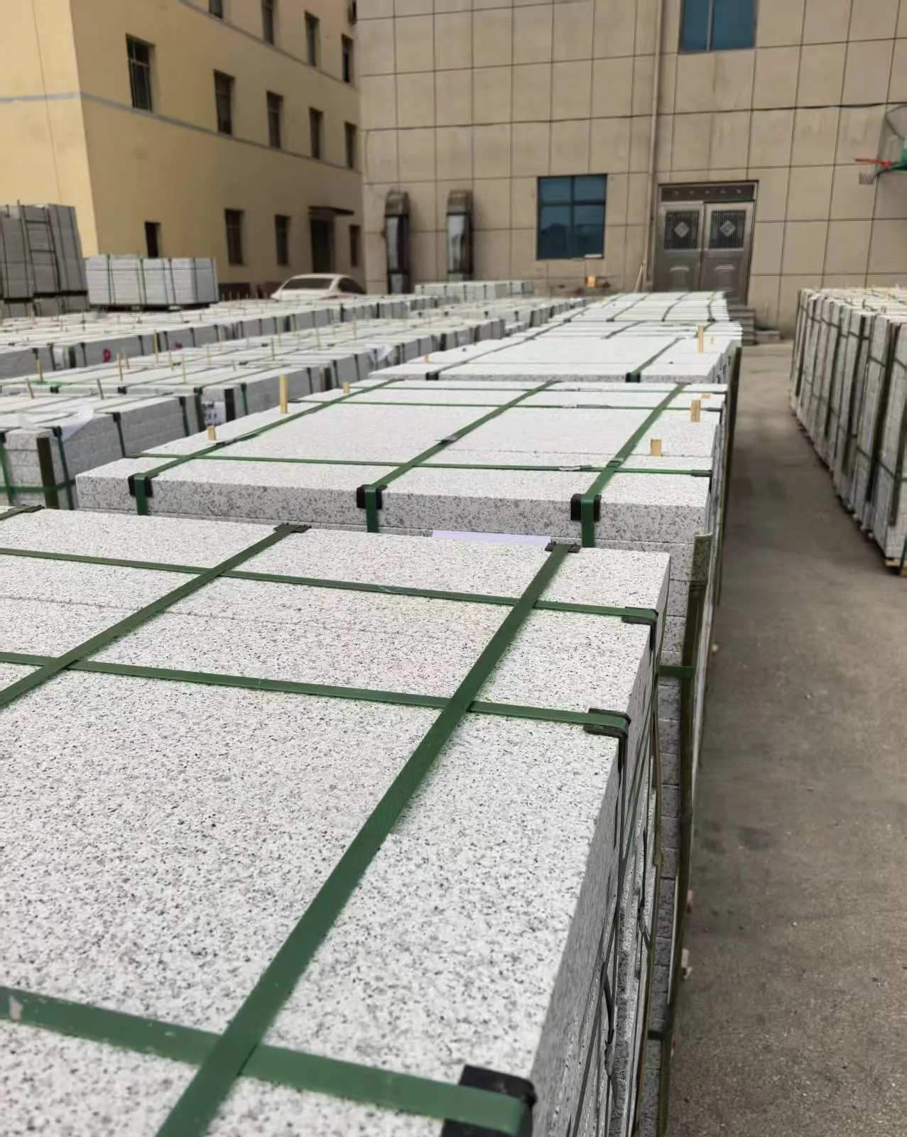 重庆 白麻花岗岩5.0公分荔枝面地铺石