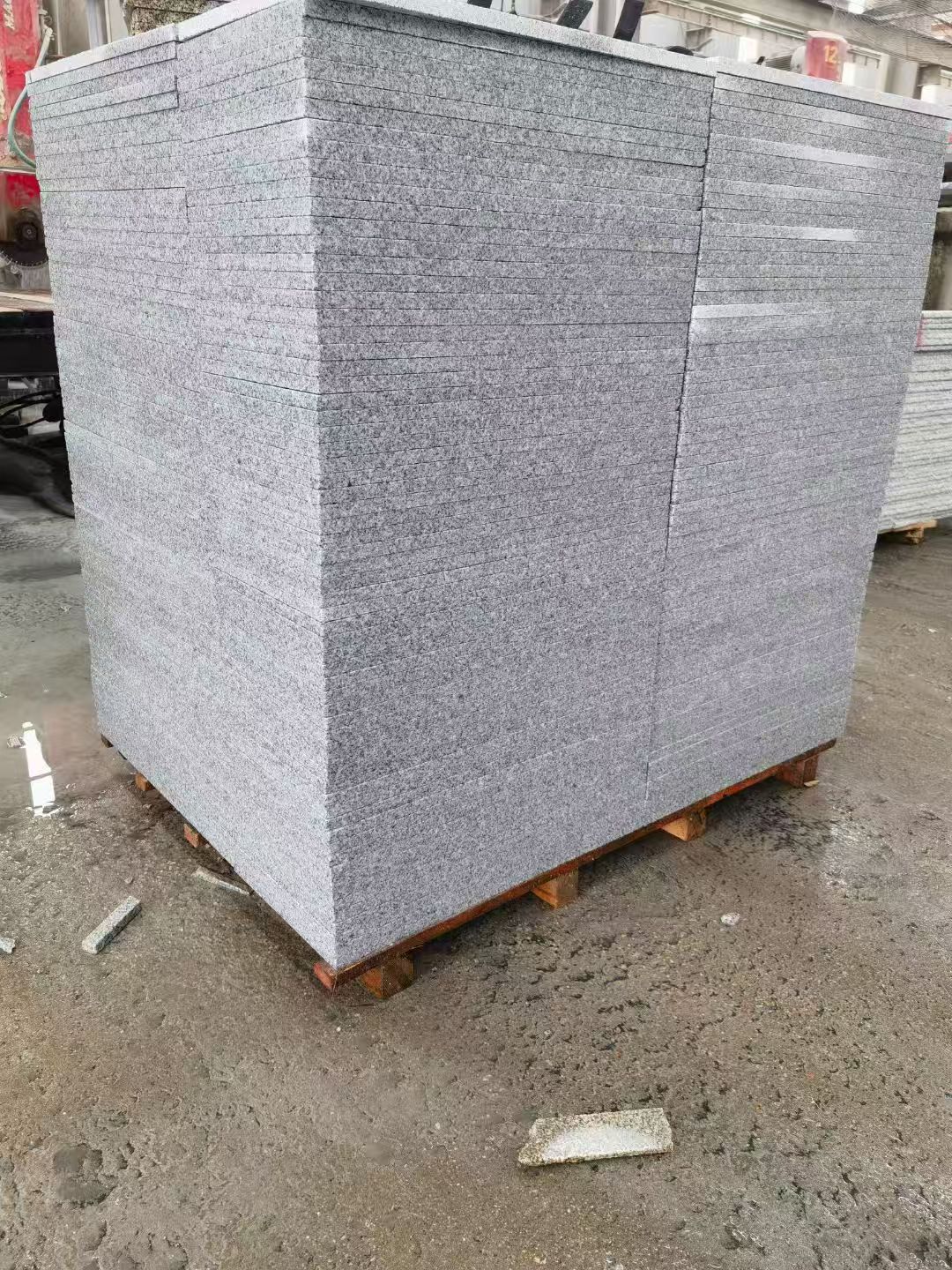 重庆 芝麻白火烧面1.8厚300*600地铺石，尺寸标准，厚薄均匀