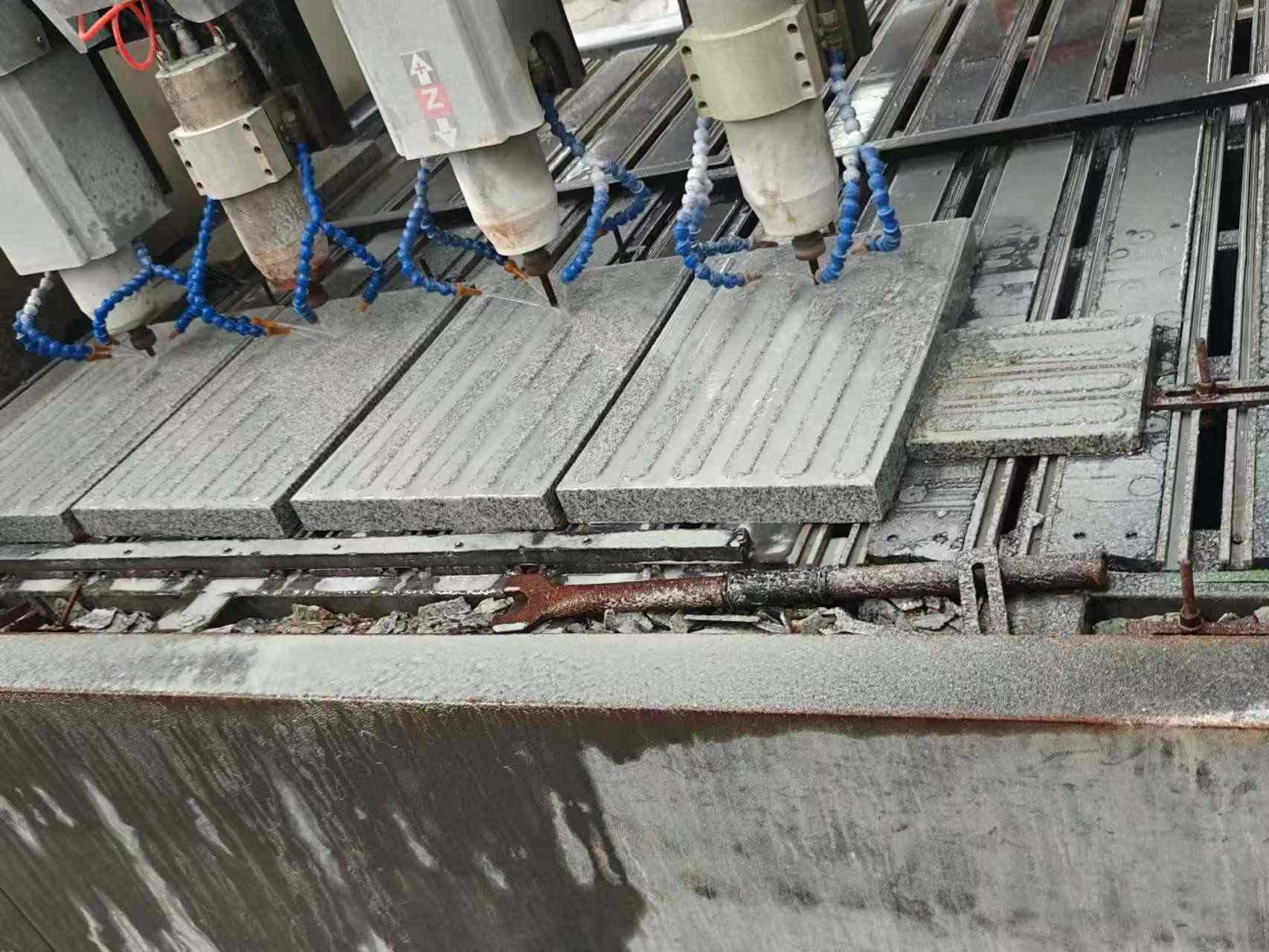 重庆 芝麻白花岗岩荔枝面盲道雕刻