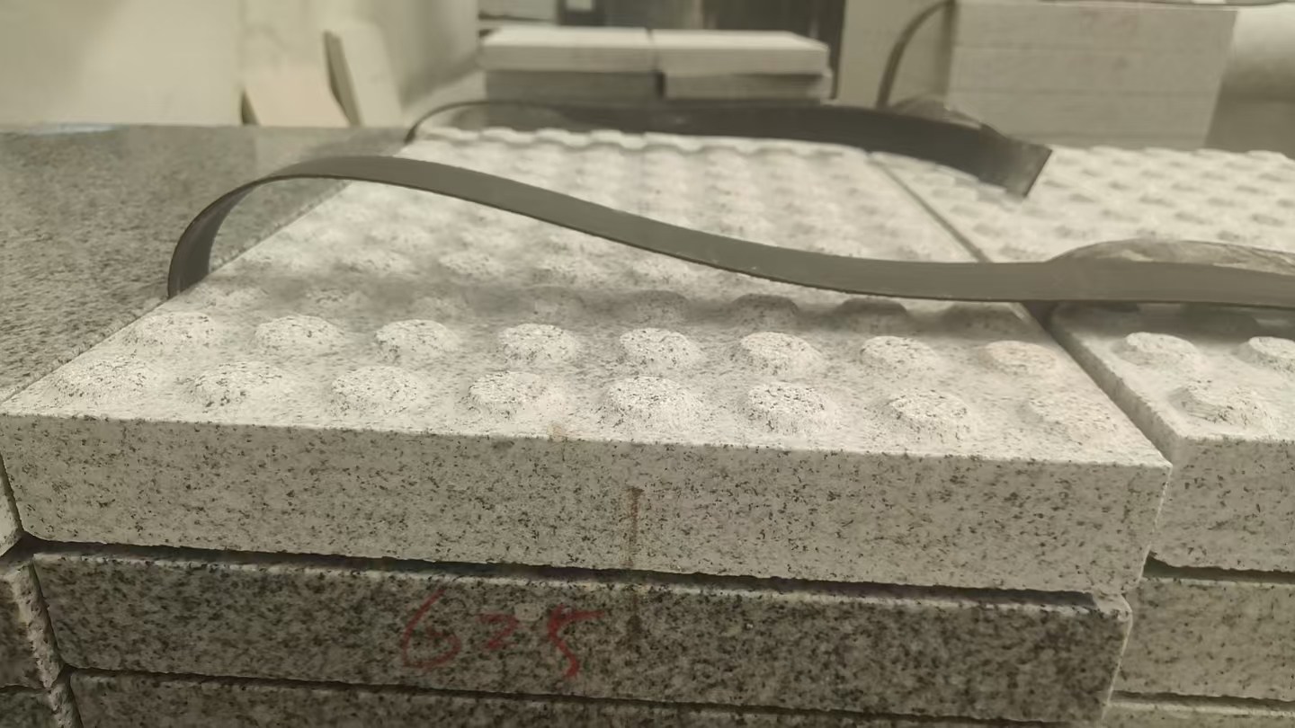 重庆 芝麻白花岗岩6.0公分荔枝面五轴加工雕刻盲点