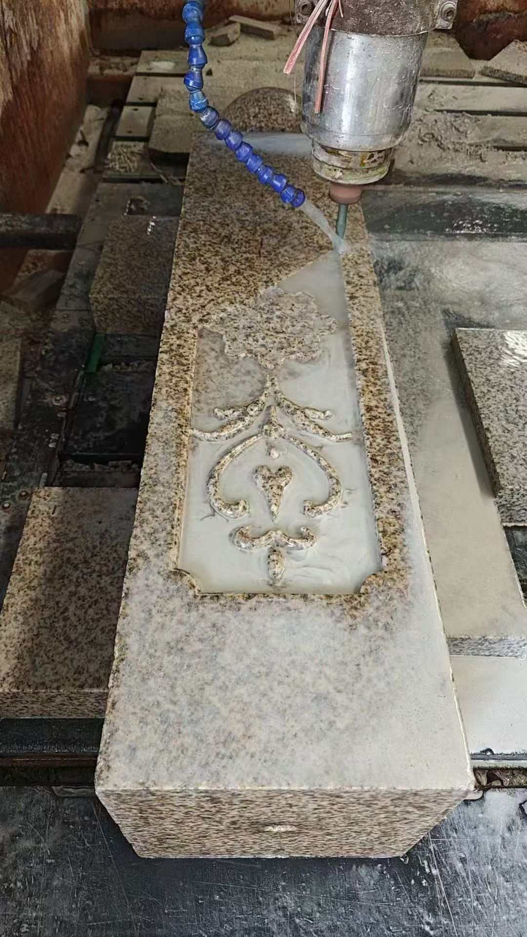 重庆 黄金麻花岗岩异形加工雕刻栏杆大柱