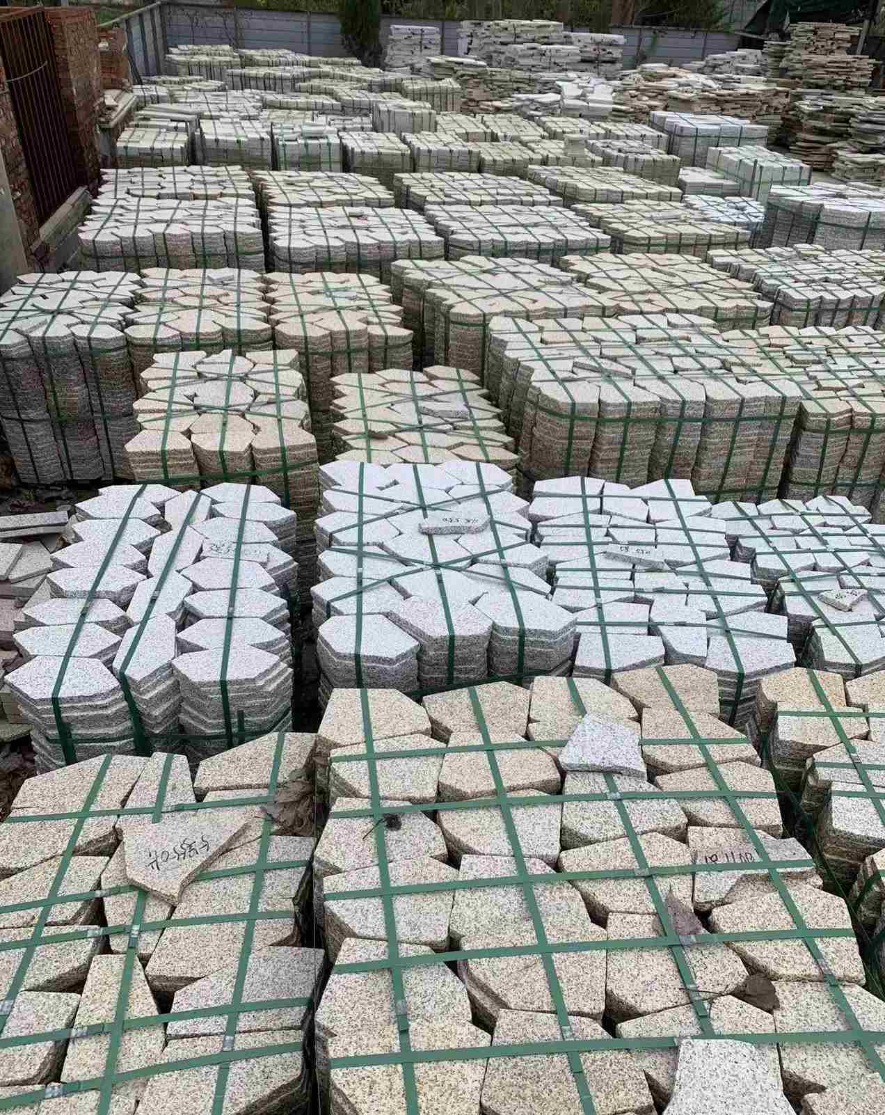 重庆 黄金麻白麻花岗岩荔枝面地铺石(冰裂纹)