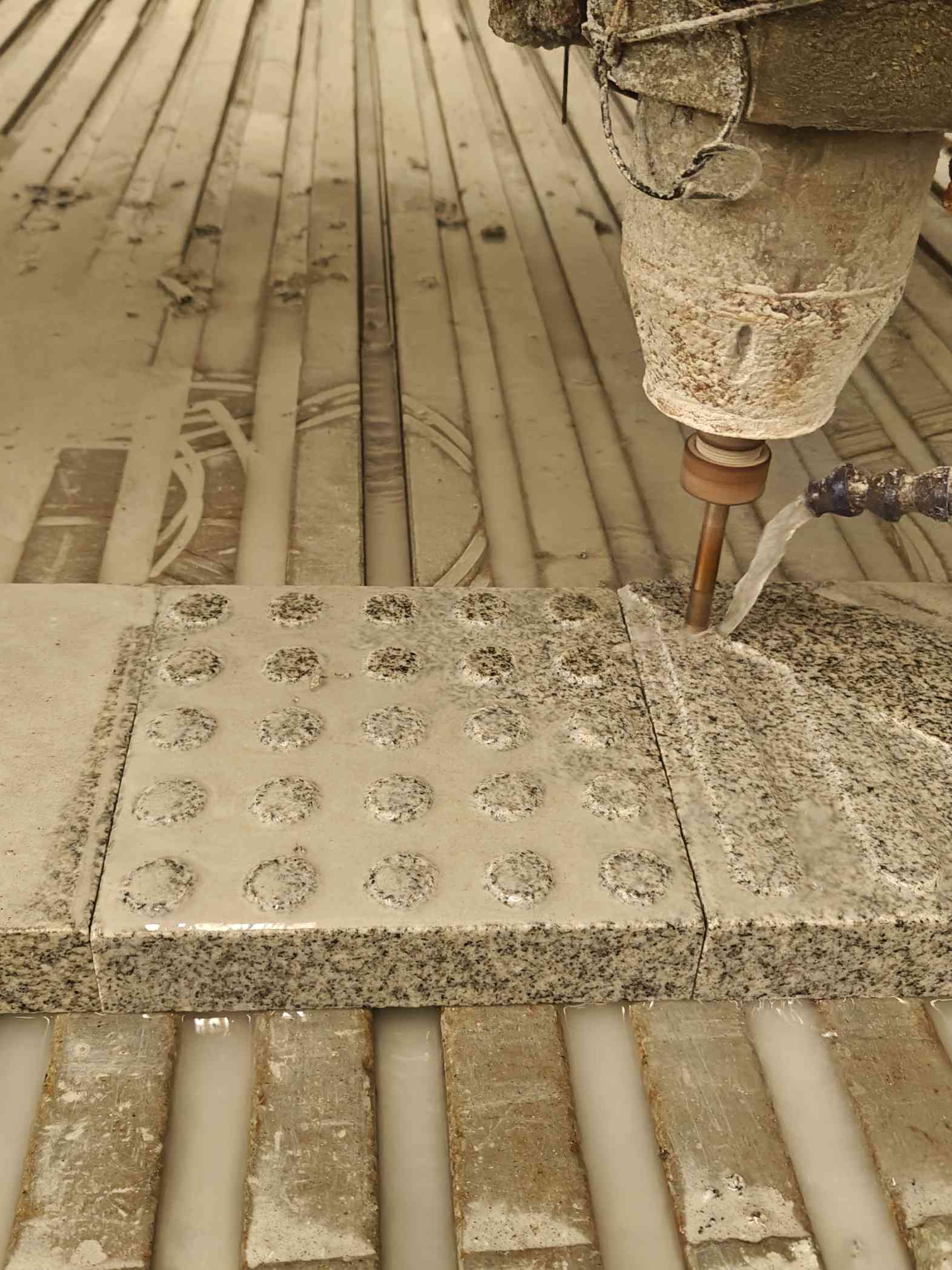 重庆 芝麻白花岗岩石材盲人石、盲道石、盲点石