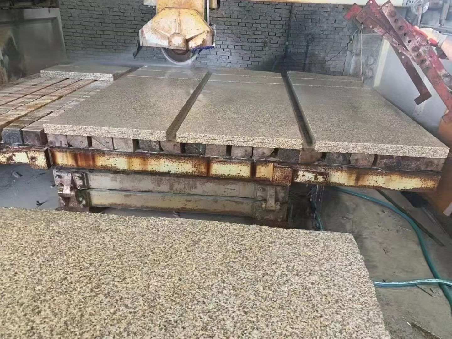 重庆 黄金麻荔枝面成品板加工