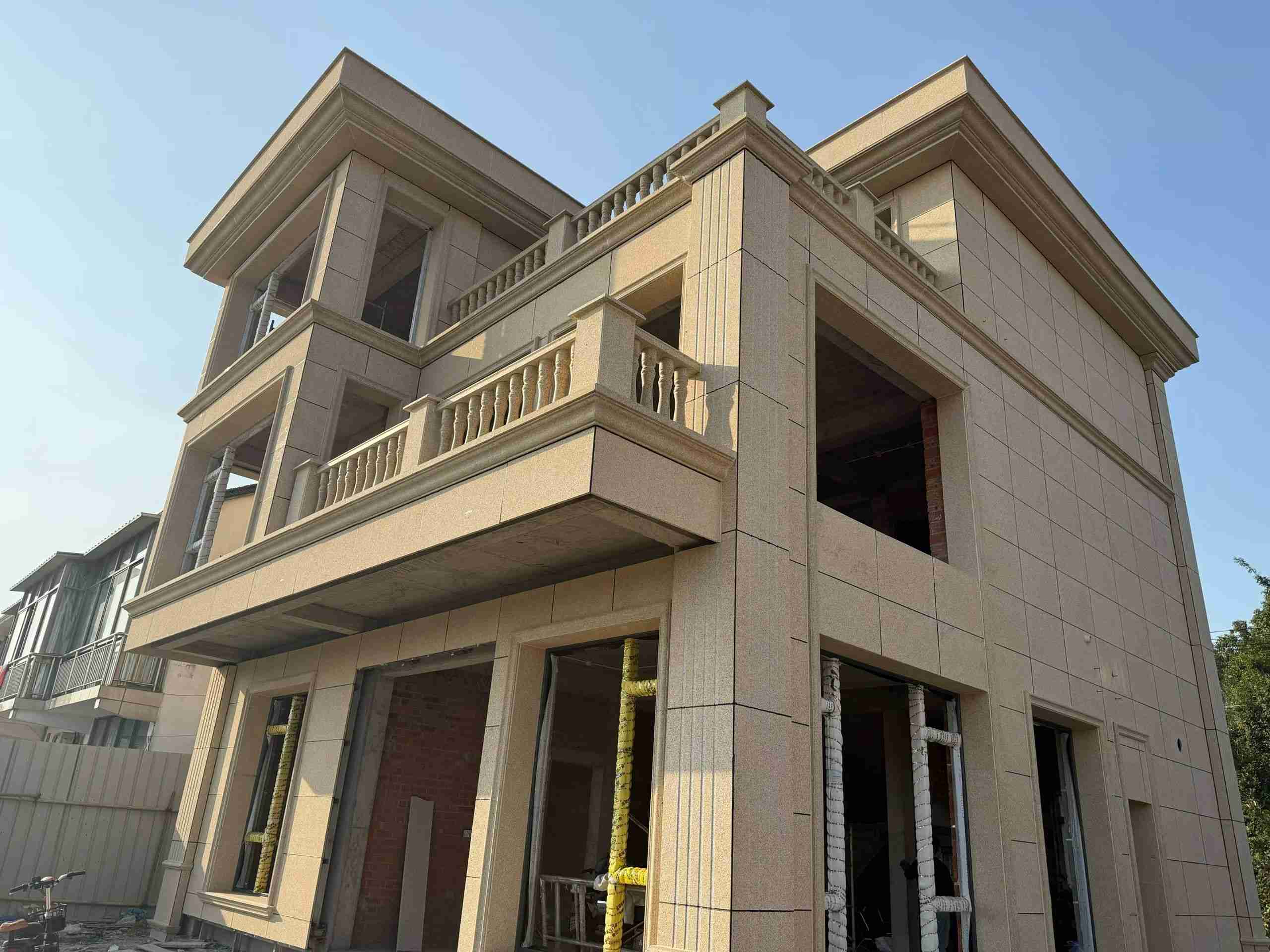 重庆 黄金麻花岗岩石材荔枝面外墙干挂效果展示