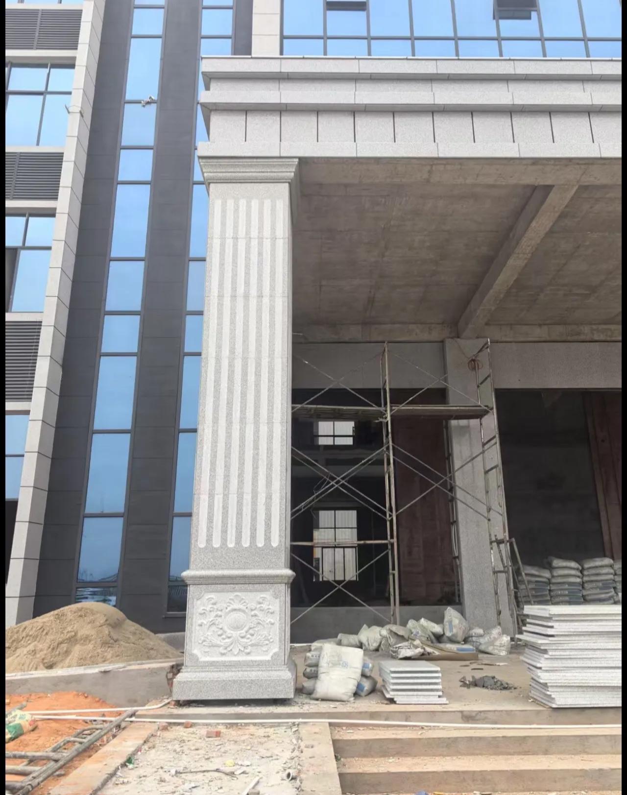 重庆 芝麻白光面花岗岩门楼大柱（罗马柱）配雕花底座