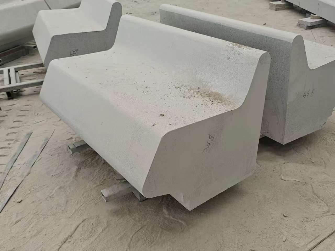 重庆 芝麻白花岗岩异形坐凳，石凳