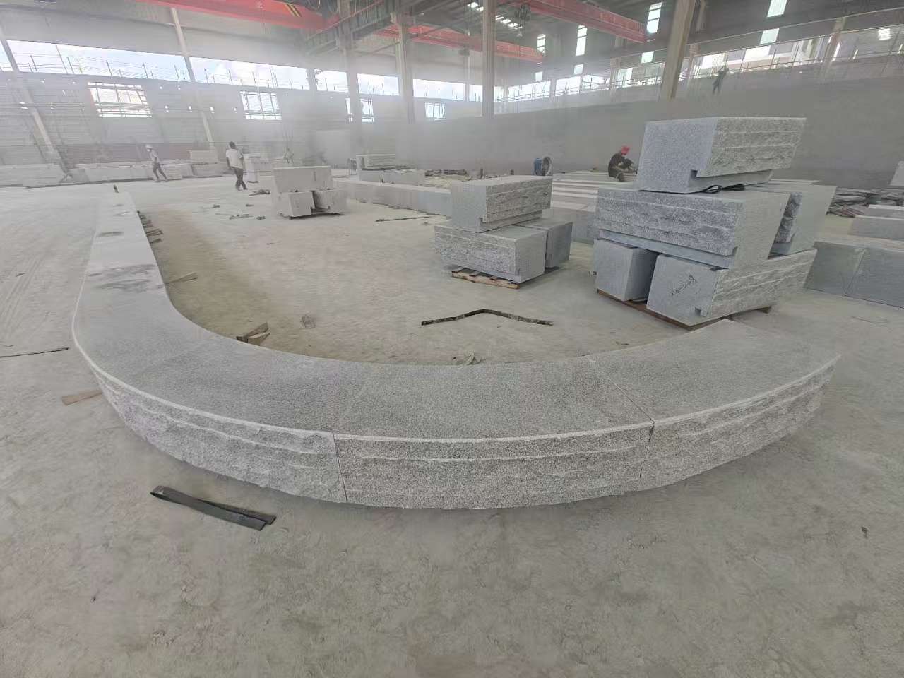 重庆 芝麻白异形坐凳，自然面光面弧形加工