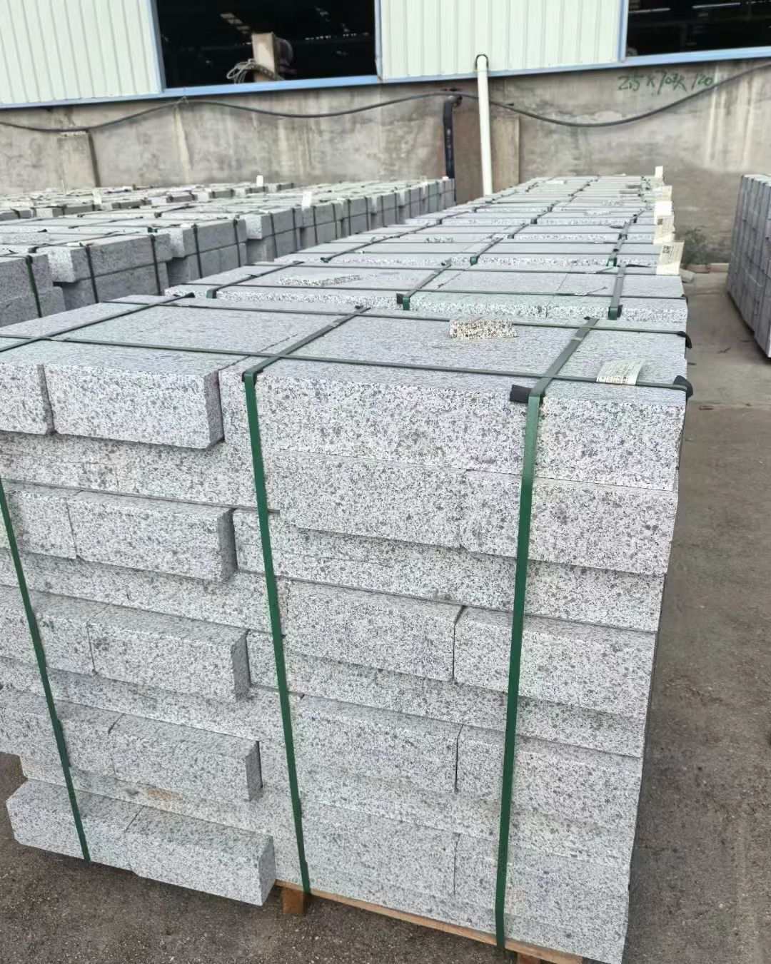 重庆 白麻花岗岩路沿石，弧形路沿石，道牙石，马路牙子，界石，路缘石，平沿石，直岩石，平缘石等