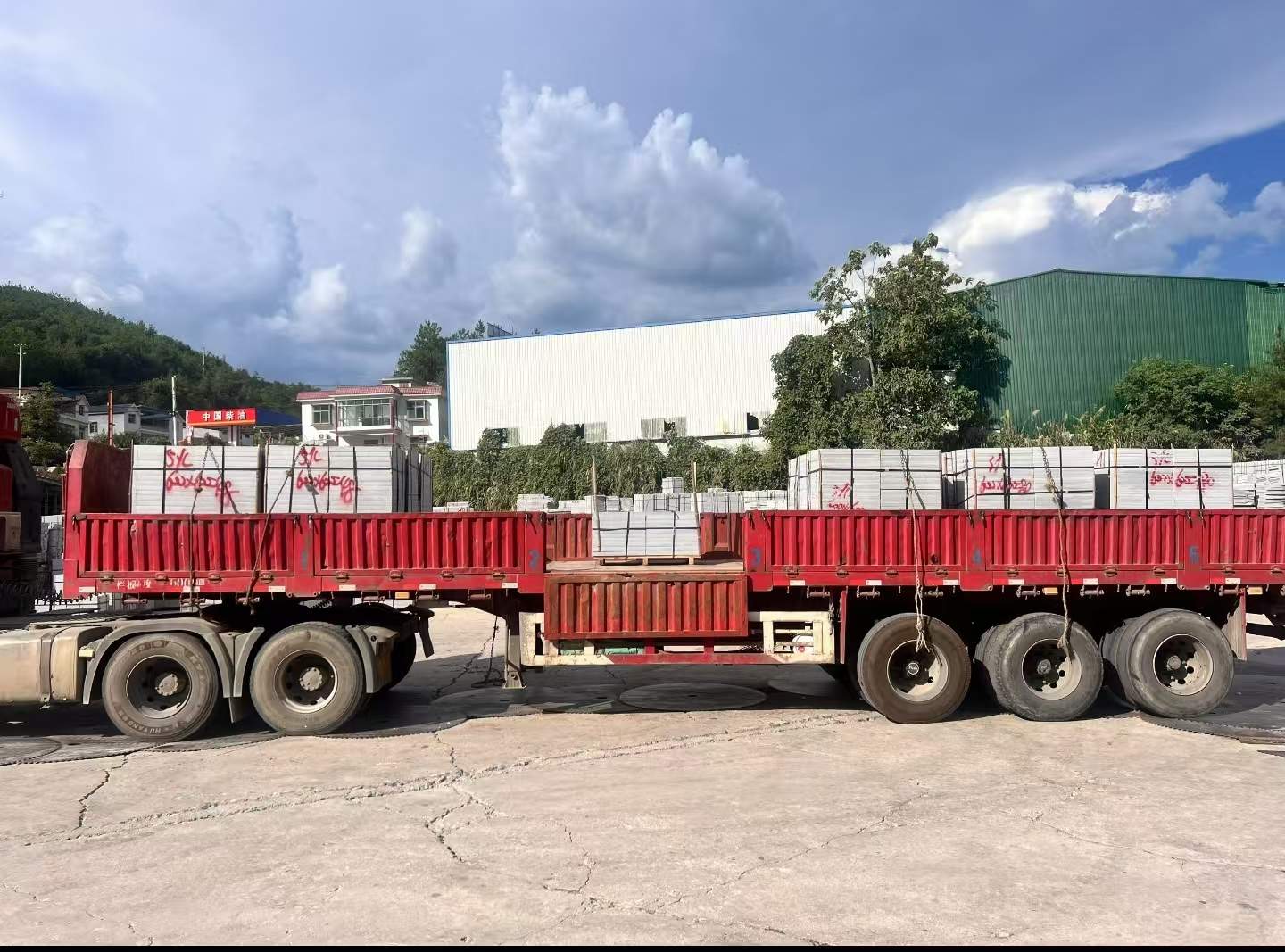 重庆 芝麻灰花岗岩地铺石出货日常