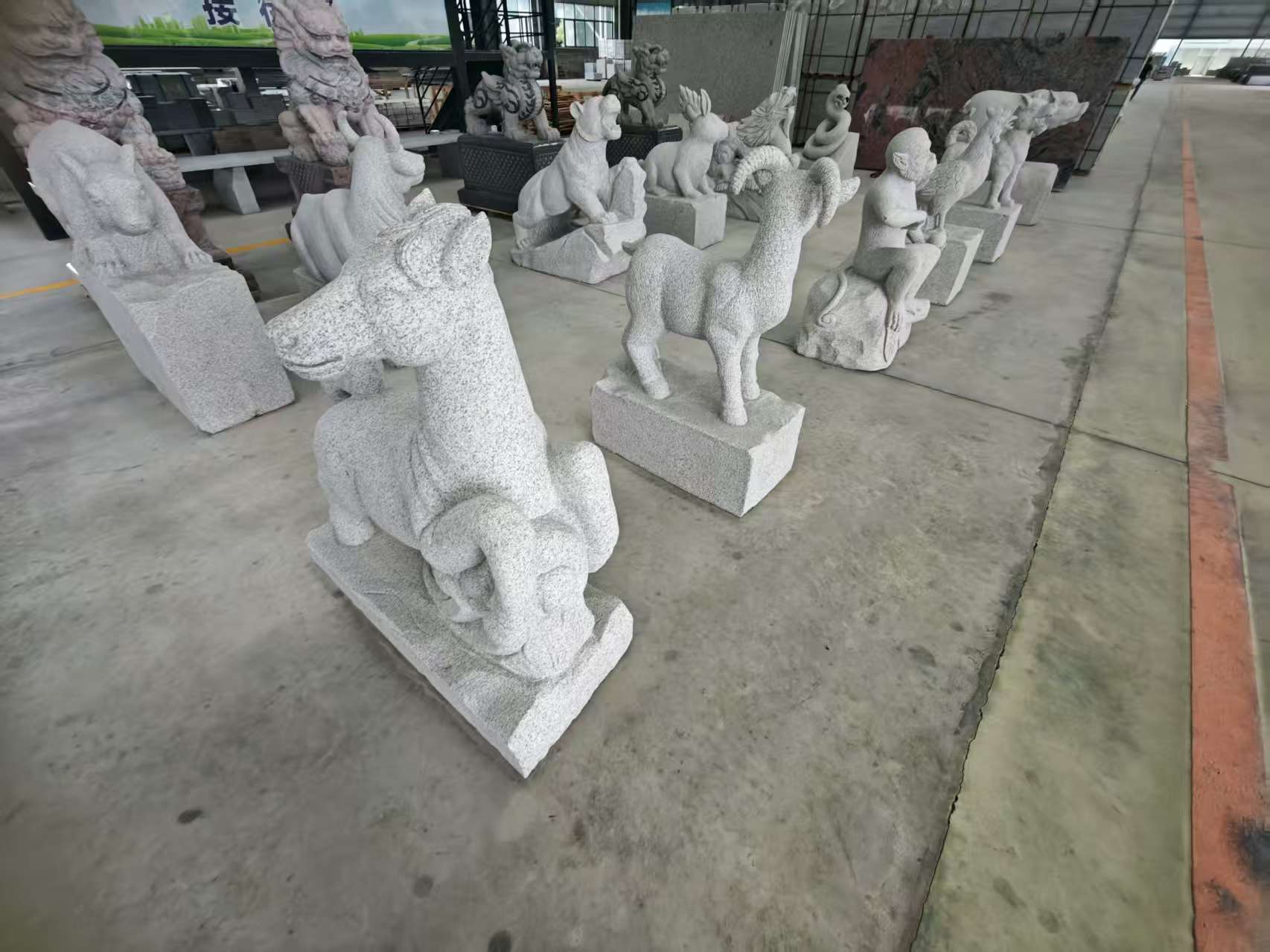 重庆 芝麻白花岗岩造型立体雕刻——十二生肖