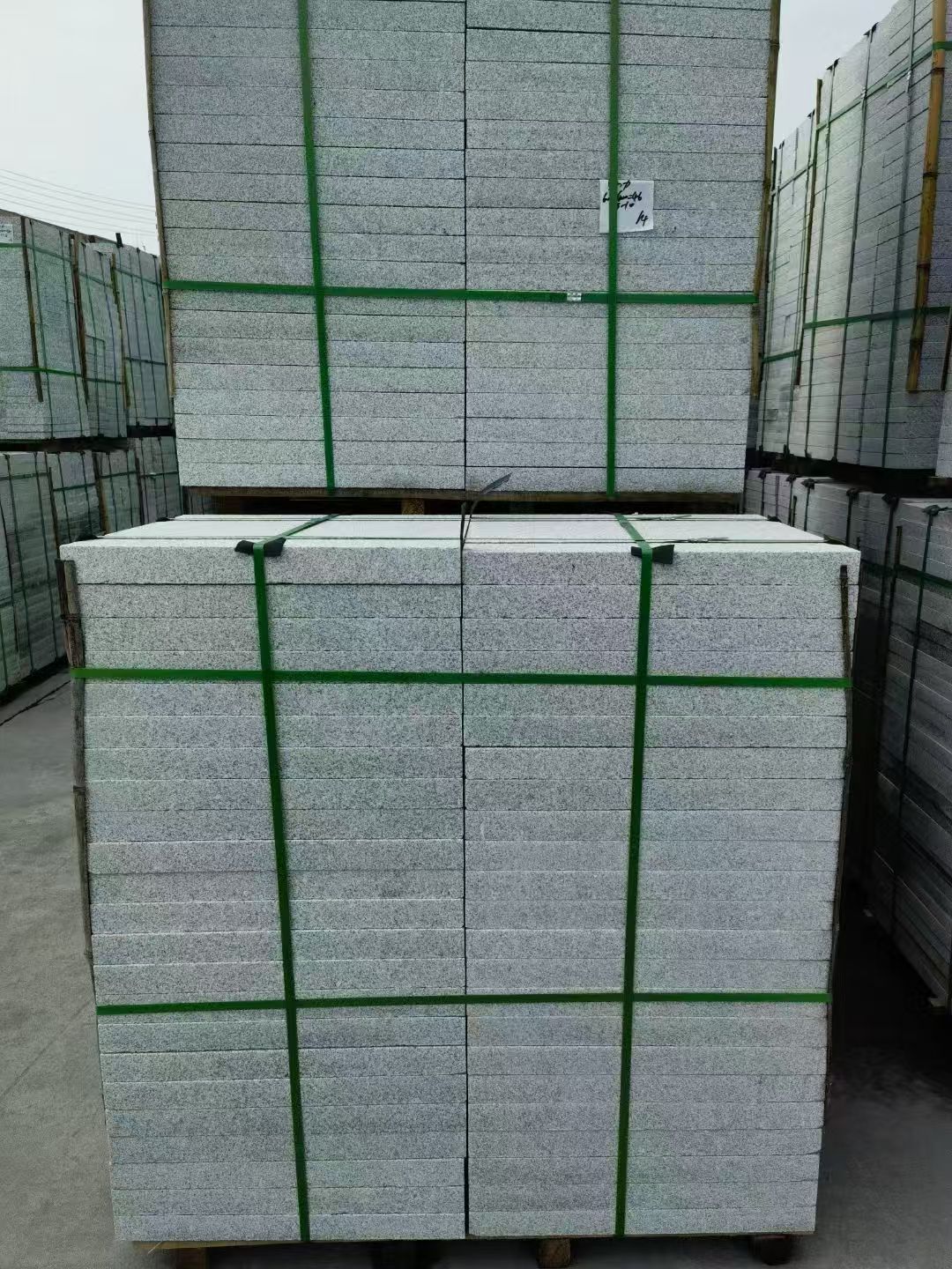 重庆 芝麻白火烧，园林广场市政工程地铺石，1.8~5.0厚均有现货