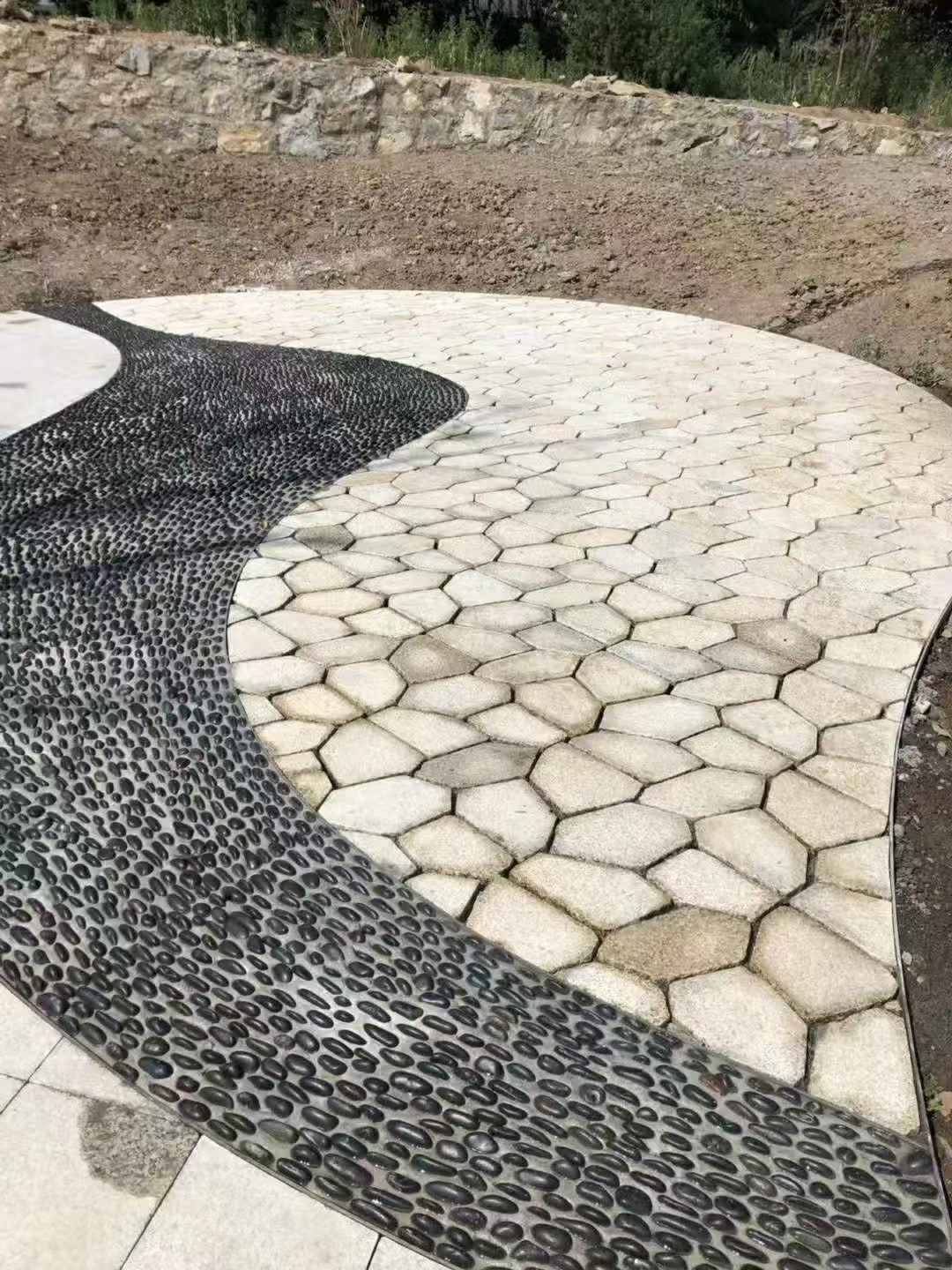 重庆 黄金麻冰裂纹地铺石工地铺装案例