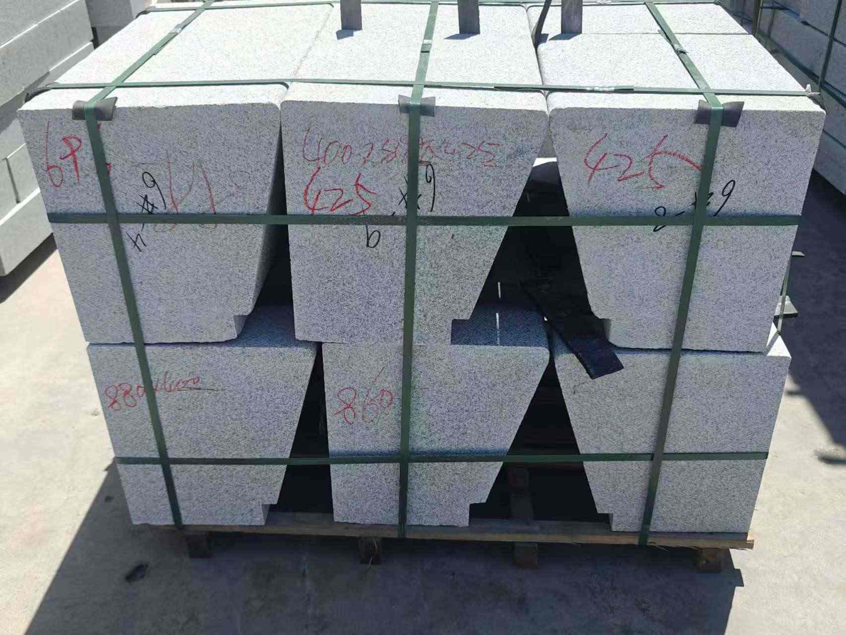 重庆 芝麻白异形坐凳，石凳