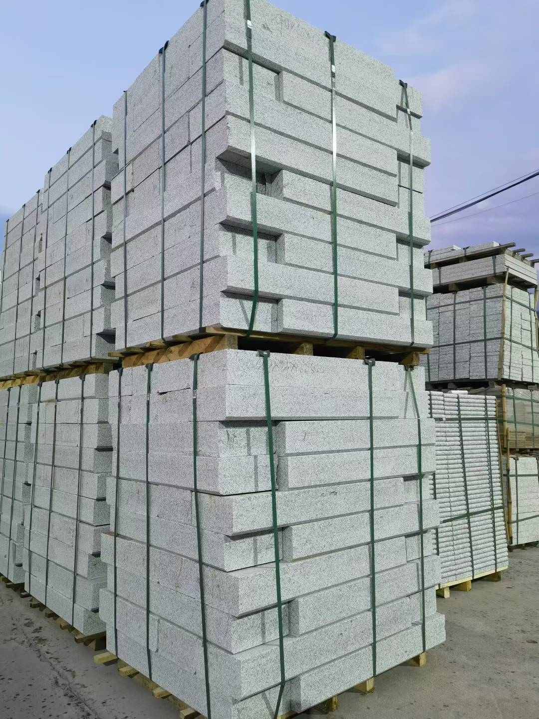 重庆 芝麻白花岗岩路沿石，路缘石，路肩石，道牙，立缘石，马路牙子，街沿石，侧石等