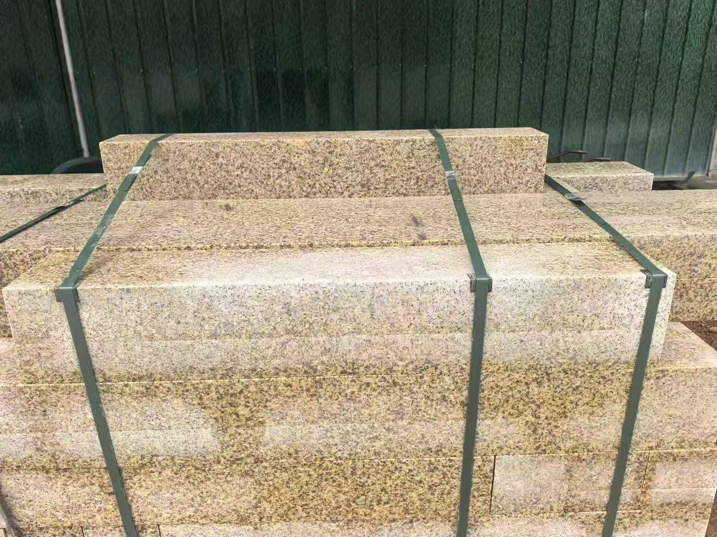 重庆 黄金麻花岗岩石材机切面栏杆料半成品