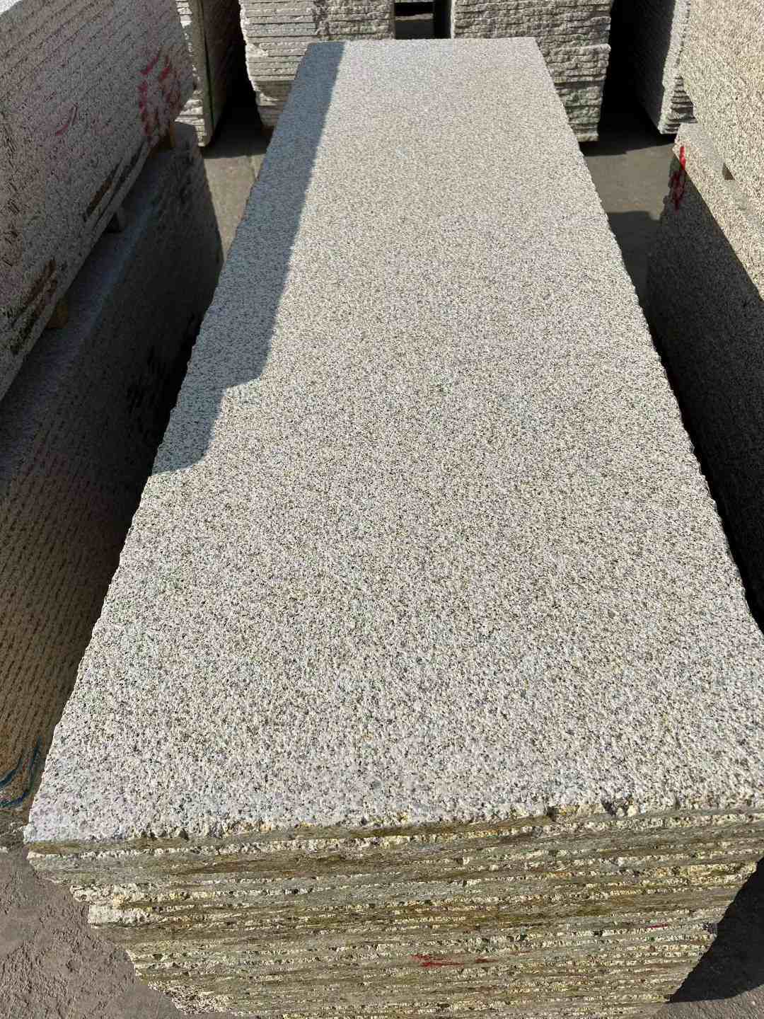 重庆 黄金麻花岗岩荔枝面毛板，半成品