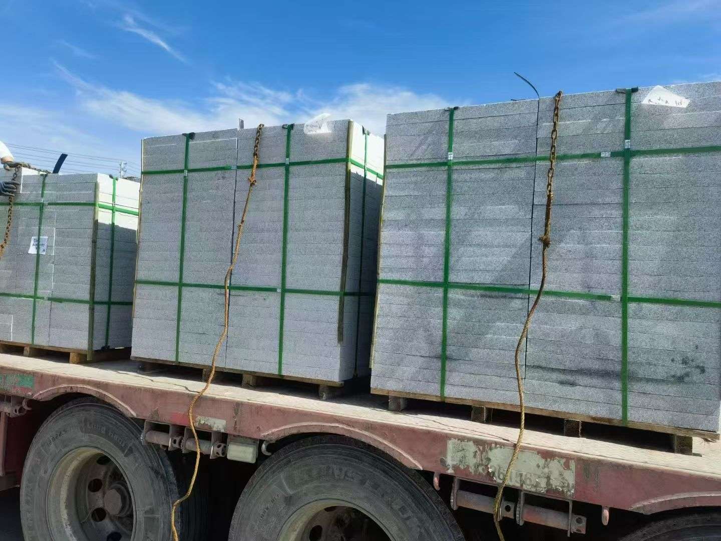 重庆 芝麻白花岗岩地铺石装车日常