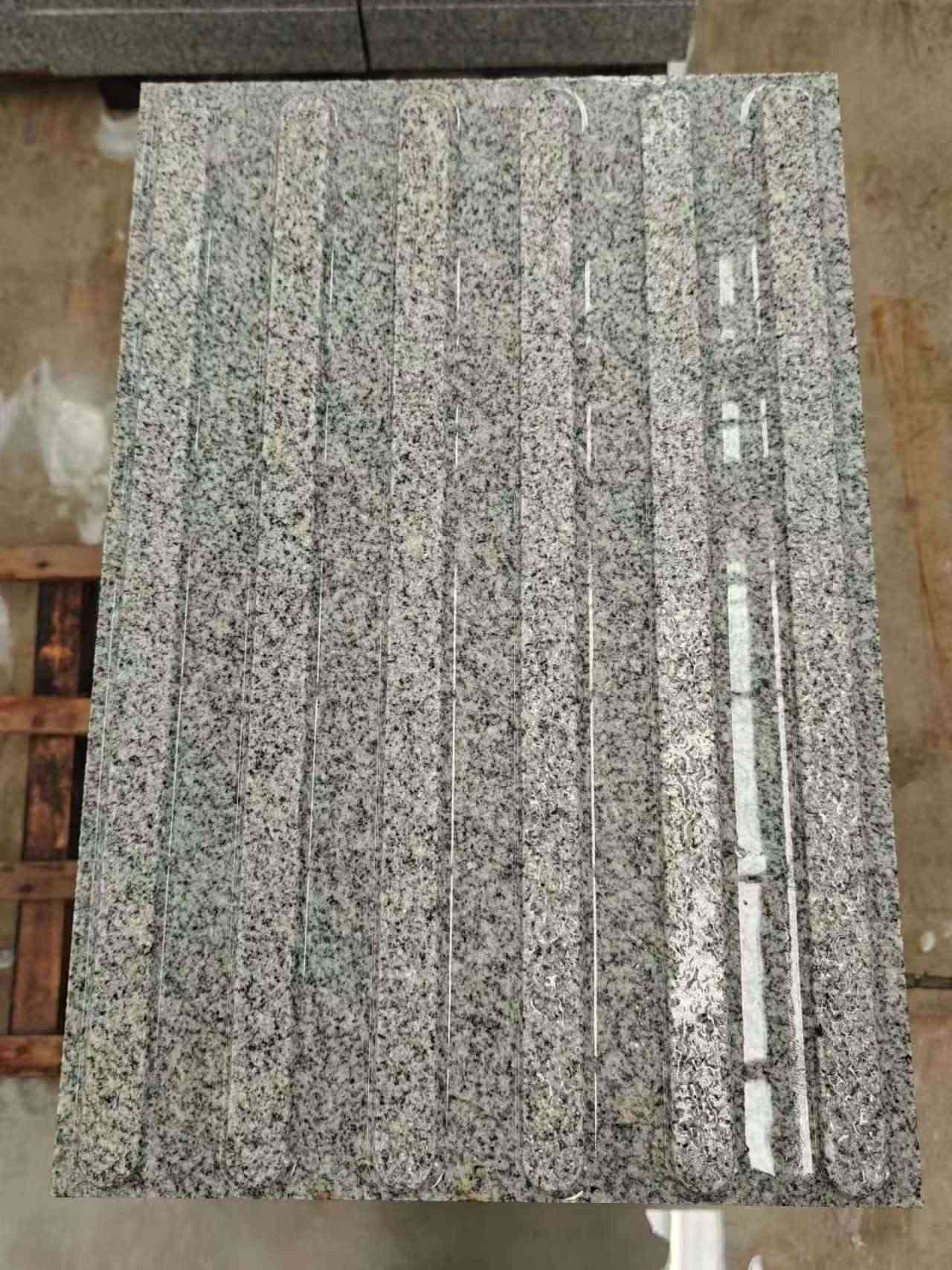 重庆 芝麻白花岗岩荔枝面雕刻盲道，盲条