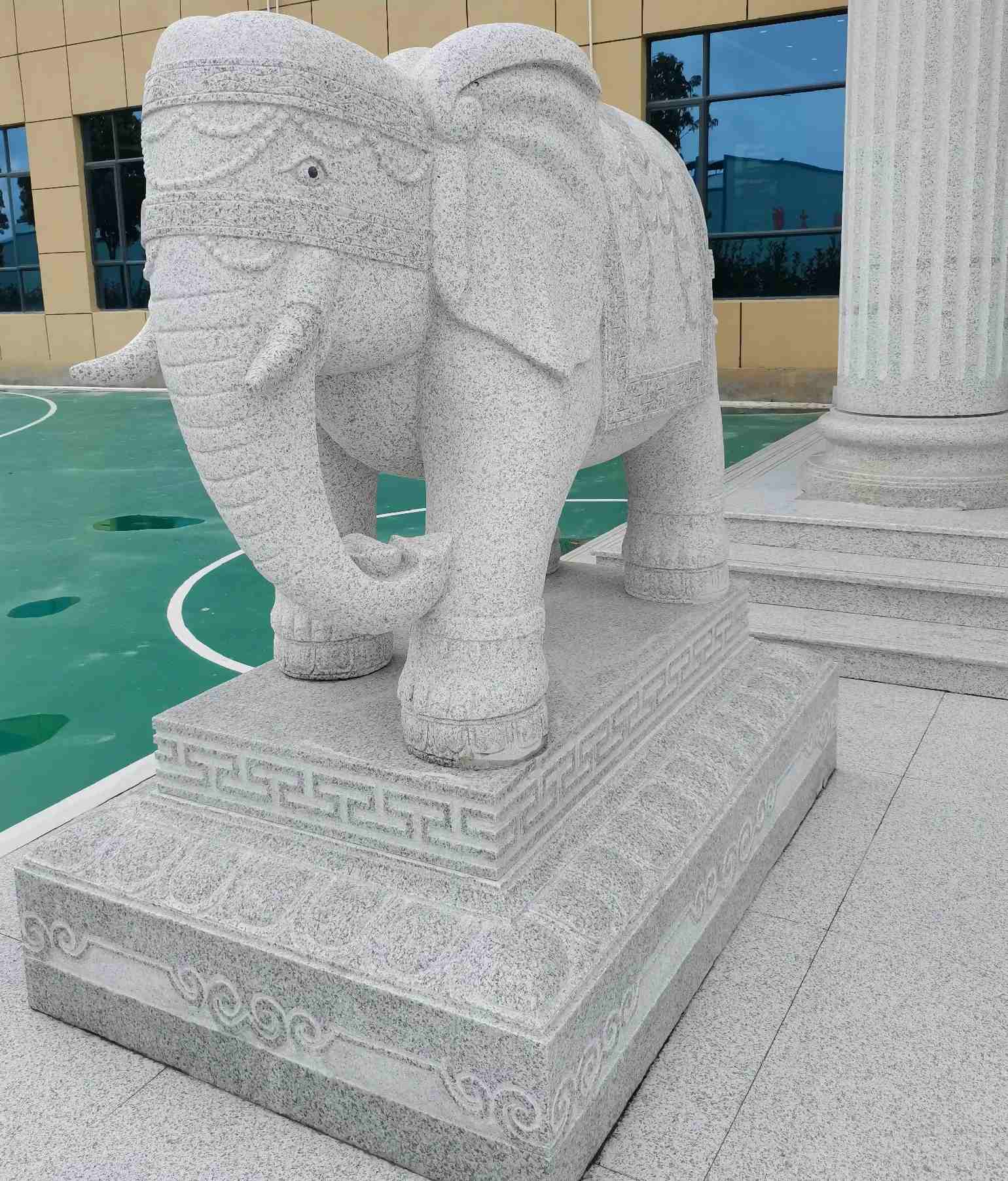 重庆 白麻花岗岩动物异形石雕-大象
