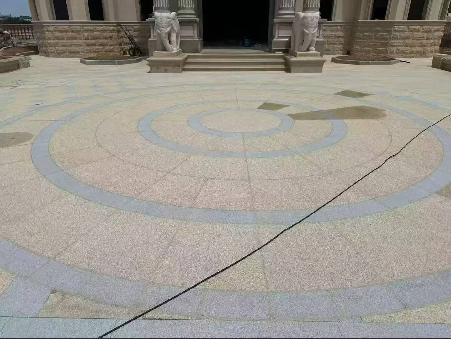 重庆 黄金麻芝麻灰花岗岩石材地铺拼接效果